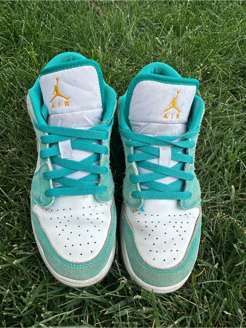 Jordan Kids Teal & White Low-Top Sneakers with Gold Jumpman